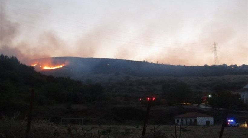 Ολονύχτια μάχη με τις φλόγες στα Ιωάννινα